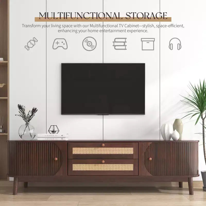 Meuble TV en rotin marron de 170 cm avec pieds en bois massif pour téléviseurs jusqu'à 75 pouces, idéal pour le salon.