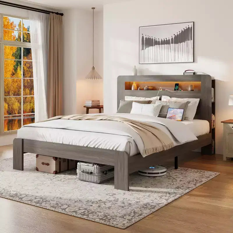Lit plateforme moderne en bois GDFStudio Lyvi avec tête de lit de rangement et éclairage LED