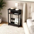 Table d'appoint industrielle étroite à 3 niveaux – Table de bout peu encombrante avec étagères de rangement et porte-revues pour salon ou chambre à coucher