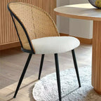 Chaises de salle à manger en rotin, lot de 4, chaises d'appoint de cuisine modernes sans accoudoirs avec dossier en canne tressée, assise en bouclé blanc et pieds en métal noir – Panipeachy