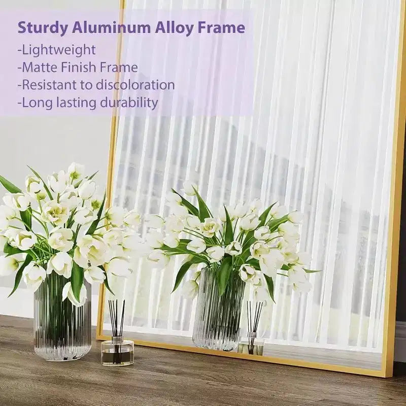 Miroir rectangulaire intégral doré 83x44. Inclut un support pour une utilisation autoportante ou murale dans n'importe quelle pièce