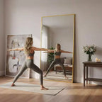 Miroir rectangulaire intégral doré 83x44. Inclut un support pour une utilisation autoportante ou murale dans n'importe quelle pièce