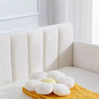 Canapé-lit double en velours avec dossier capitonné côtelé, support robuste à lattes, couchage rembourré blanc pour chambre ou salon, aucun sommier tapissier requis