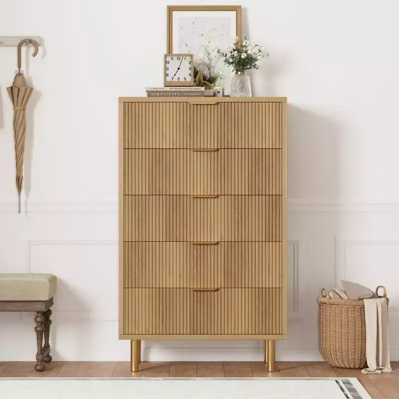 Acekool Commode Blanche à 5 Tiroirs pour Chambre à Coucher, Commode de Rangement Moderne avec Poignées Dorées, Grands Tiroirs, Meuble de Rangement pour Salon, Couloir, Bureau