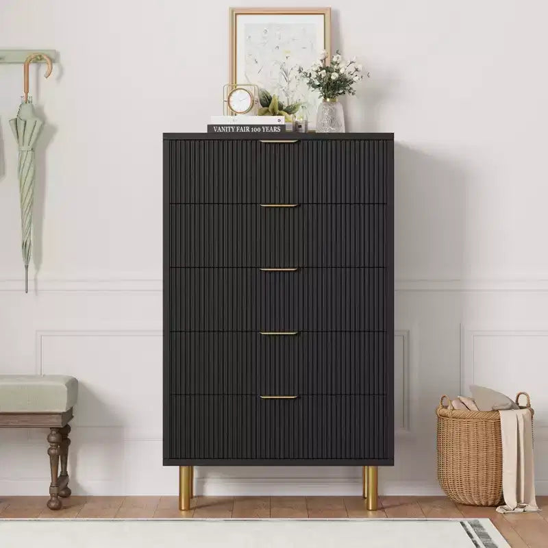 Acekool Commode Blanche à 5 Tiroirs pour Chambre à Coucher, Commode de Rangement Moderne avec Poignées Dorées, Grands Tiroirs, Meuble de Rangement pour Salon, Couloir, Bureau