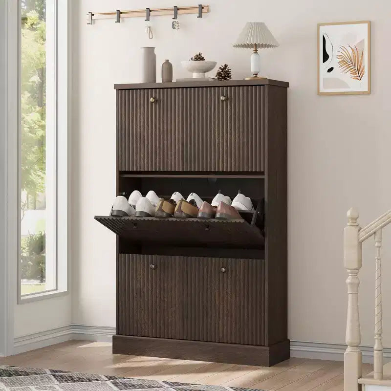 Meuble à chaussures cannelé avec 3 tiroirs basculants, meuble de rangement étroit en bois avec étagères réglables et amovibles, meuble à chaussures fin sur pied.