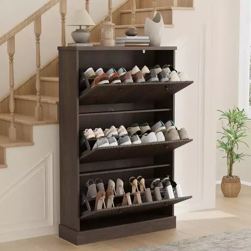 Meuble à chaussures cannelé avec 3 tiroirs basculants, meuble de rangement étroit en bois avec étagères réglables et amovibles, meuble à chaussures fin sur pied.