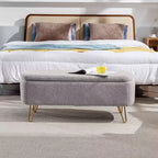 Banc de rangement ottoman moderne Okak avec pieds en métal doré, banc d'entrée en fausse fourrure avec siège rembourré, banc de bout de lit pour salon