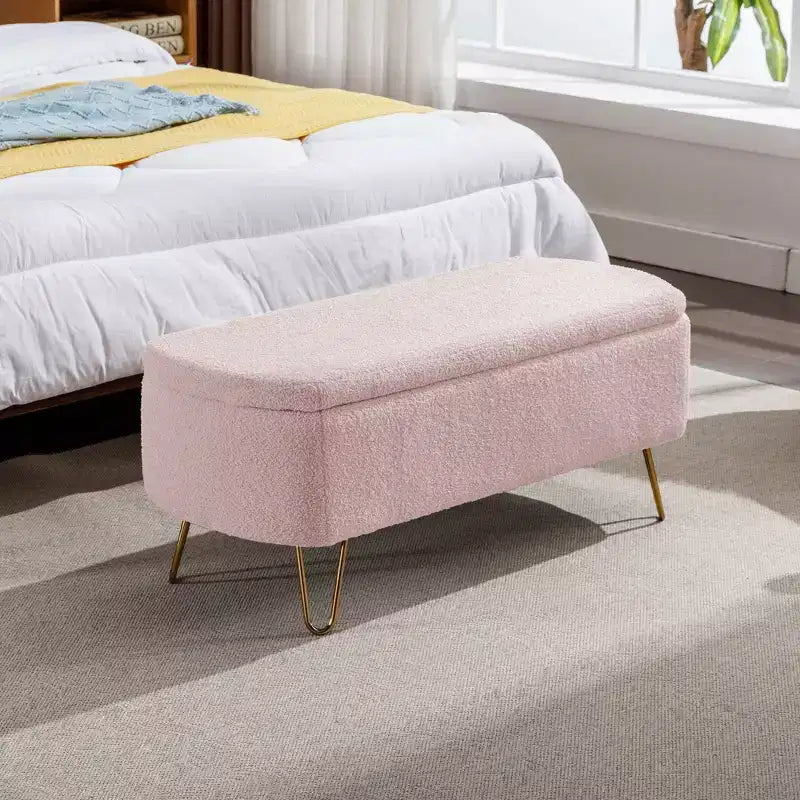 Banc de rangement ottoman moderne Okak avec pieds en métal doré, banc d'entrée en fausse fourrure avec siège rembourré, banc de bout de lit pour salon
