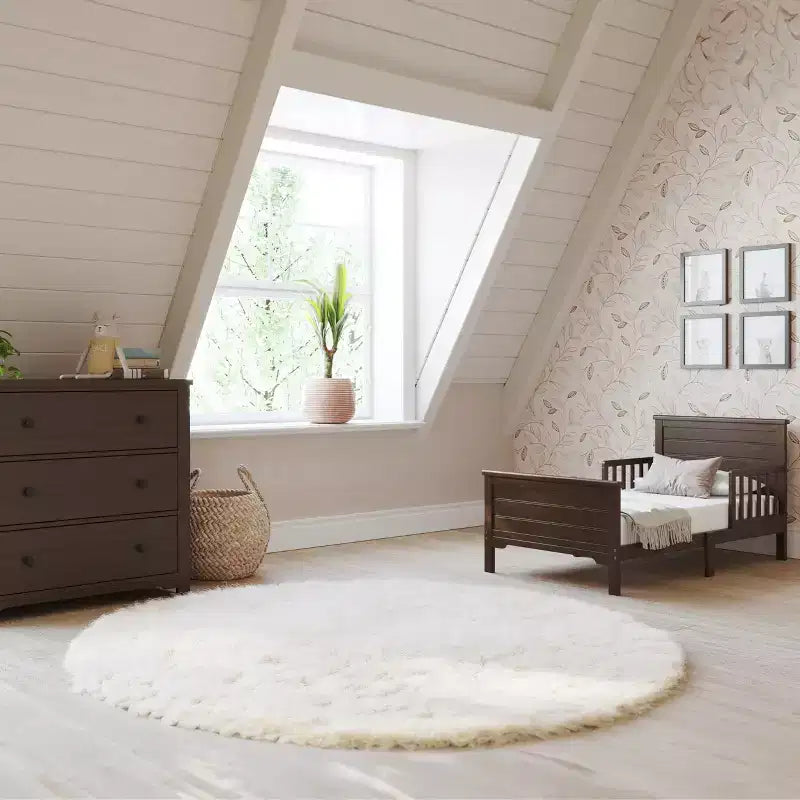 Commode 3 tiroirs Child Craft Harmony avec plateau à langer amovible, grand espace de rangement, kit anti-basculement inclus pour éviter le basculement, finition sécuritaire pour bébé