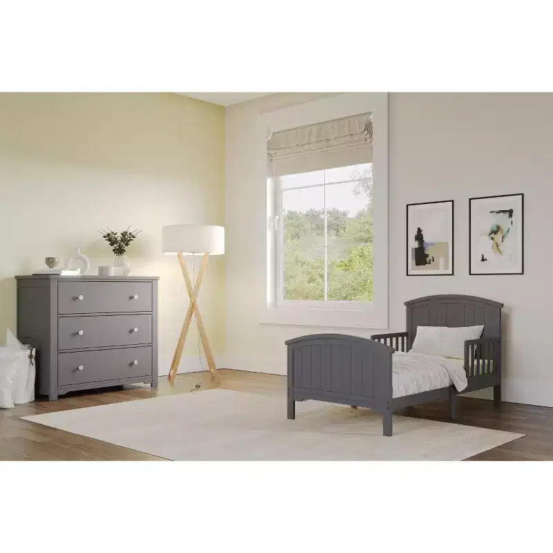 Commode 3 tiroirs Child Craft Harmony avec plateau à langer amovible, grand espace de rangement, kit anti-basculement inclus pour éviter le basculement, finition sécuritaire pour bébé
