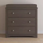 Commode 3 tiroirs Child Craft Harmony avec plateau à langer amovible, grand espace de rangement, kit anti-basculement inclus pour éviter le basculement, finition sécuritaire pour bébé