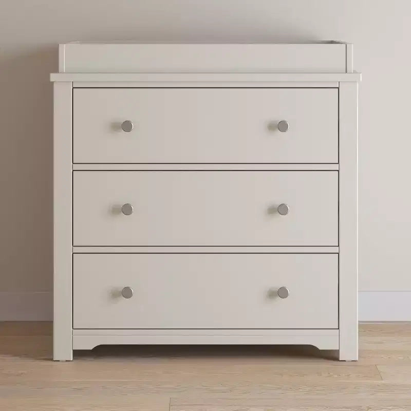 Commode 3 tiroirs Child Craft Harmony avec plateau à langer amovible, grand espace de rangement, kit anti-basculement inclus pour éviter le basculement, finition sécuritaire pour bébé