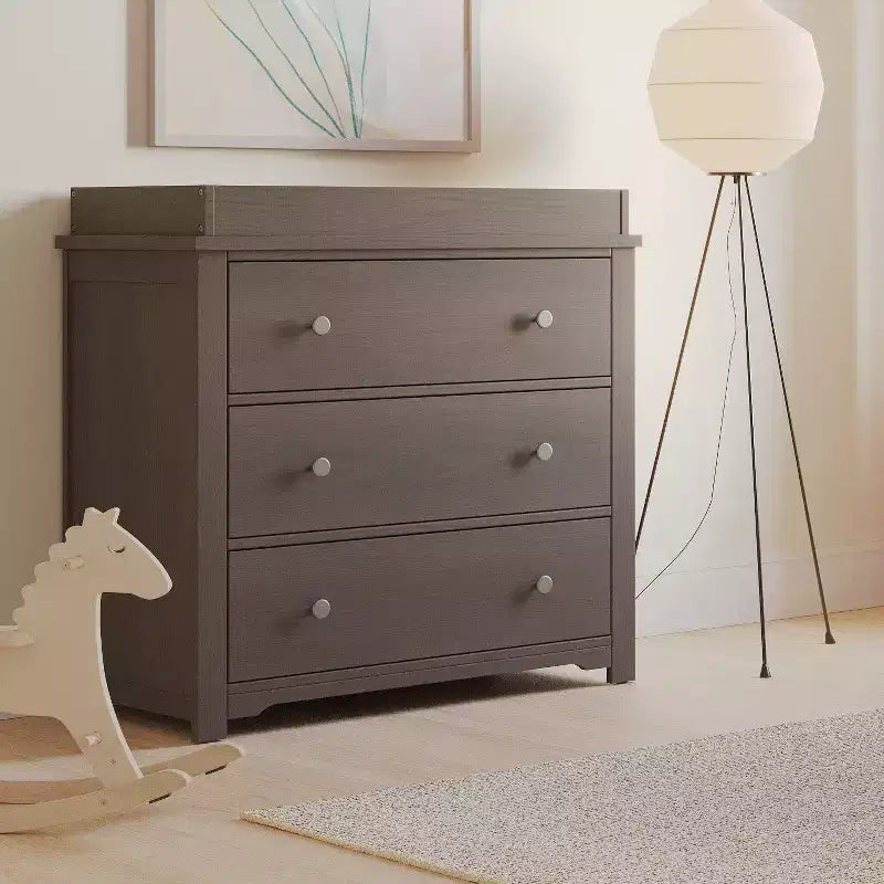 Commode 3 tiroirs Child Craft Harmony avec plateau à langer amovible, grand espace de rangement, kit anti-basculement inclus pour éviter le basculement, finition sécuritaire pour bébé