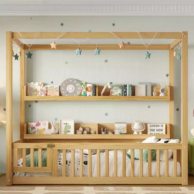 Lit au sol Bellemave avec baldaquin, barrières de sécurité et étagères, cadre de lit au sol en bois massif avec porte et Montessori pour enfants, aucun sommier tapissier requis