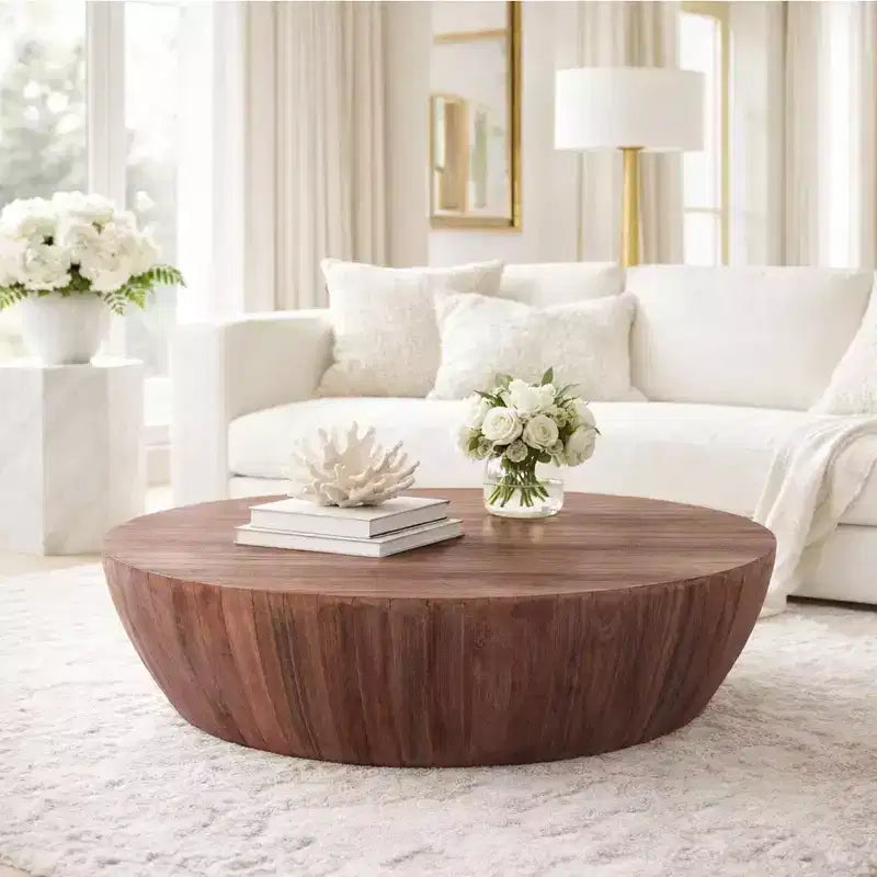 Table basse ronde 48" sculptée à la main en bois de manguier, forme tambour, marron vieilli : Robuste et polie