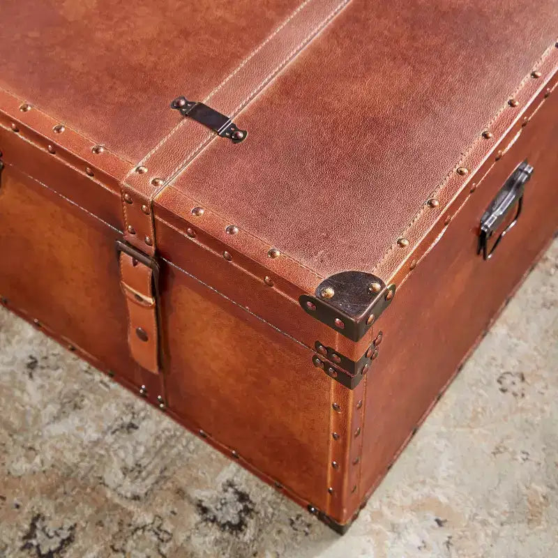 Olivia & May Coffre de table basse rectangulaire en similicuir rustique marron : Solution de rangement d'inspiration vintage, aucun assemblage requis