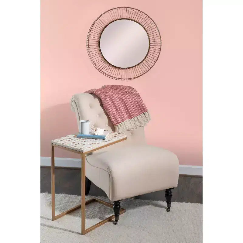Table d'appoint Priscille 45,7 cm x 35,6 cm en métal doré - Linon: Coquille de Capiz, cadre géométrique, style «Coastal Glam»