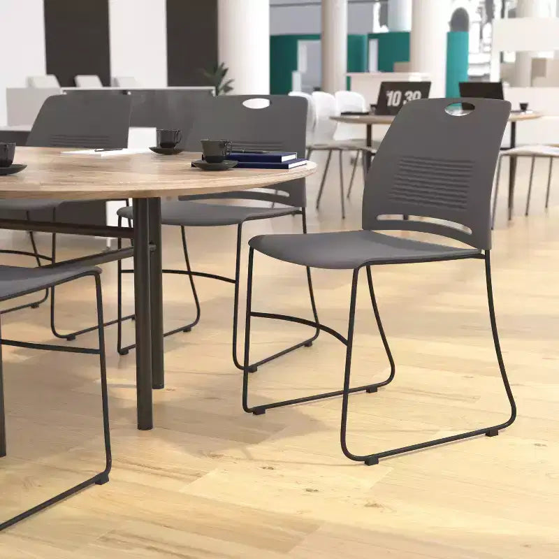 Flash Furniture Série HERCULES Ensemble de 5 chaises empilables en plastique de qualité commerciale, capacité 300 kg, avec piètement luge enduit de poudre et poignée de transport intégrée