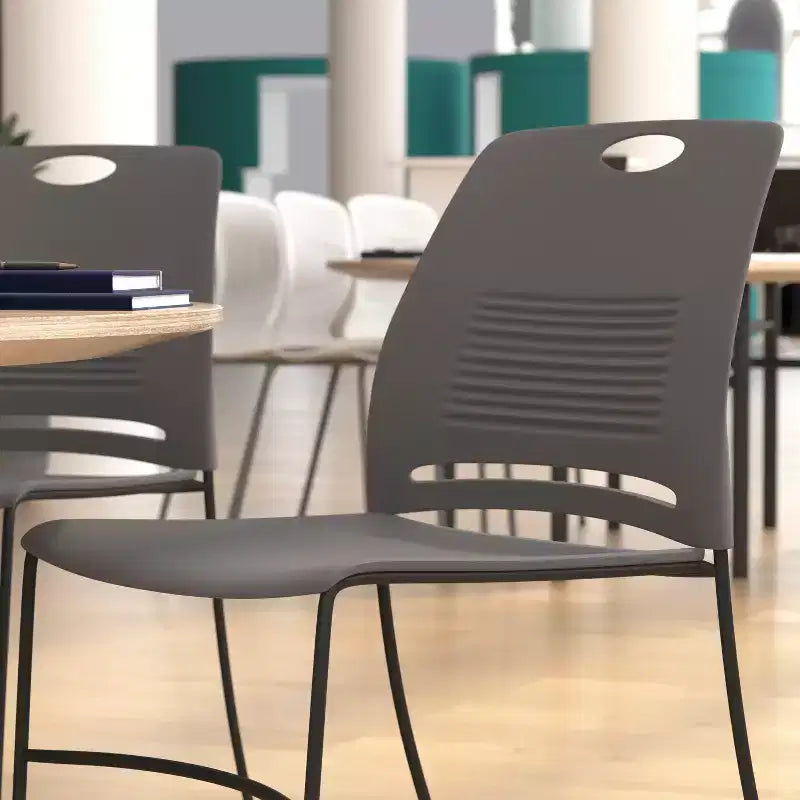 Flash Furniture Série HERCULES Ensemble de 5 chaises empilables en plastique de qualité commerciale, capacité 300 kg, avec piètement luge enduit de poudre et poignée de transport intégrée