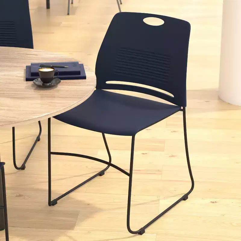 Flash Furniture Série HERCULES Ensemble de 5 chaises empilables en plastique de qualité commerciale, capacité 300 kg, avec piètement luge enduit de poudre et poignée de transport intégrée