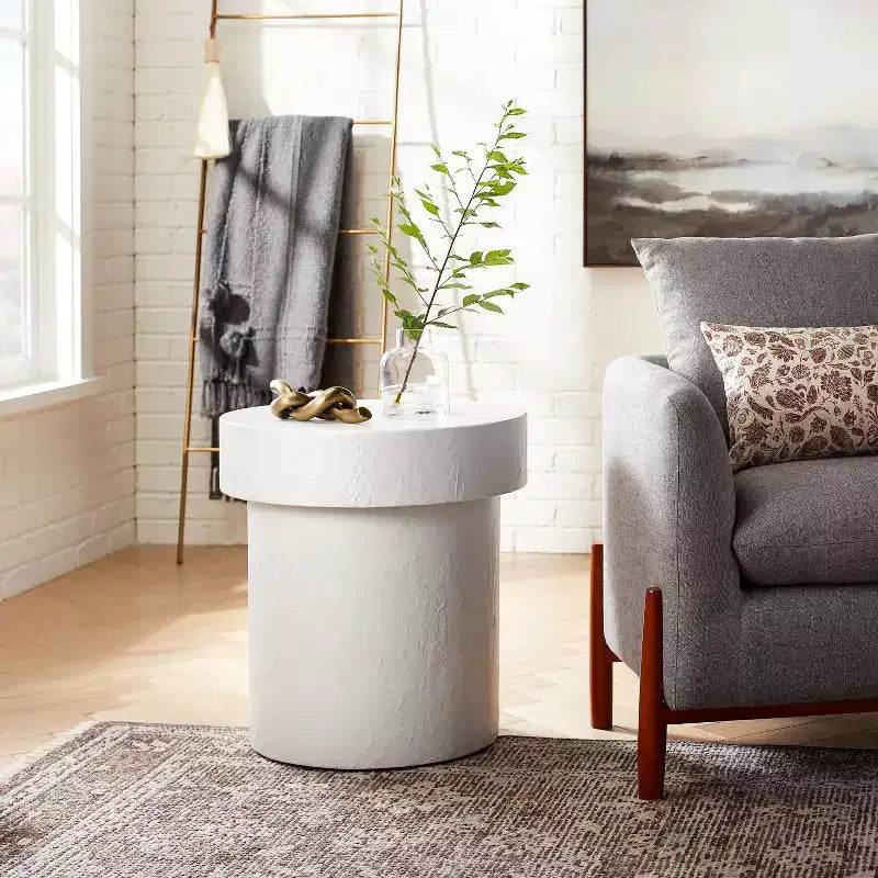 Table d'appoint Arbon - Threshold conçue avec Studio McGee