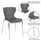 Lot de 4 chaises empilables Emma and Oliver en plastique au design contemporain