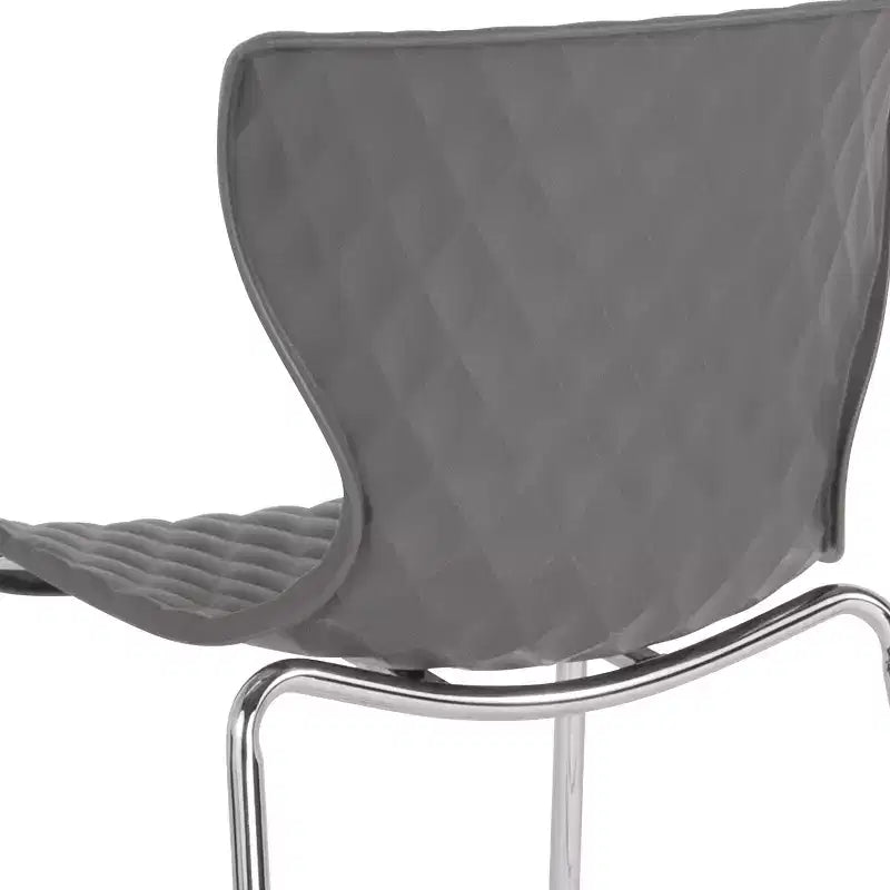 Lot de 4 chaises empilables Emma and Oliver en plastique au design contemporain
