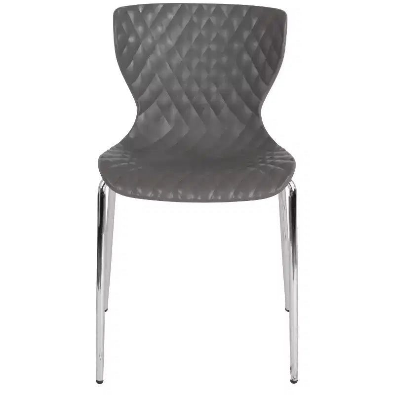 Lot de 4 chaises empilables Emma and Oliver en plastique au design contemporain