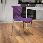 Lot de 4 chaises empilables Emma and Oliver en plastique au design contemporain