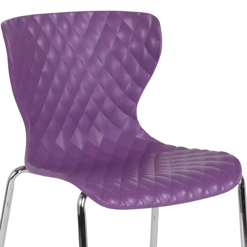 Lot de 4 chaises empilables Emma and Oliver en plastique au design contemporain
