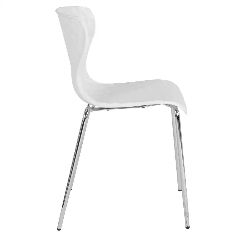 Lot de 4 chaises empilables Emma and Oliver en plastique au design contemporain