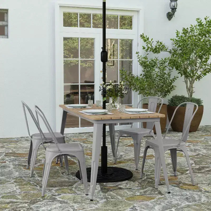 Table à manger d'intérieur/extérieur Merrick Lane avec trou pour parasol, plateau en polyrésine tout temps 30 x 60 et base en acier