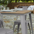 Table à manger d'intérieur/extérieur Merrick Lane avec trou pour parasol, plateau en polyrésine tout temps 30 x 60 et base en acier