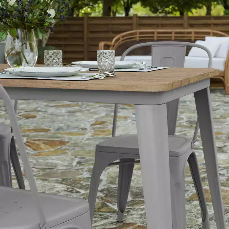 Table à manger d'intérieur/extérieur Merrick Lane avec trou pour parasol, plateau en polyrésine tout temps 30 x 60 et base en acier