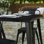 Table à manger d'intérieur/extérieur Merrick Lane avec trou pour parasol, plateau en polyrésine tout temps 30 x 60 et base en acier