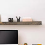 Étagère de cheminée moderne Ember Vara en bois - Comporte des nœuds et un aspect vieilli naturel