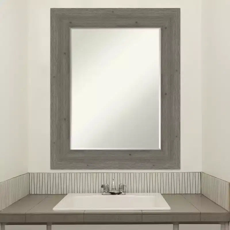 Miroir Mural de Salle de Bain Amanti Art en Bois à Biais Fin Gris Clôture 31 x 25 po