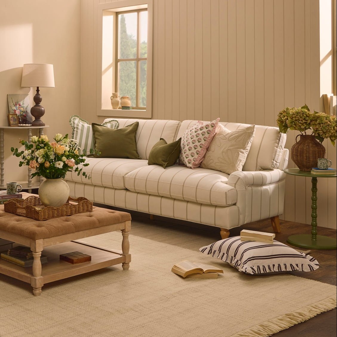 Three-seater sofa - pinstriped natural color - This three-seater sofa is simple yet stunning.